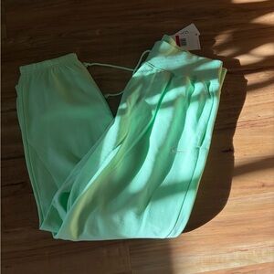 Brand New w/ Tags Nike Phoenix Fleece High Waisted Oversized Sweatpants